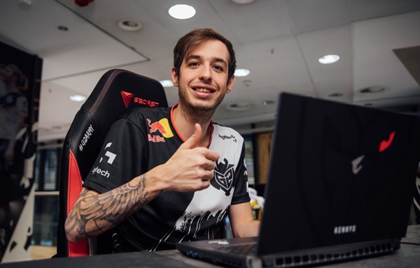 明天的首发阵容： Bilibili Gaming 对阵 EDward Gaming 。 ON 在比赛前与 Angel 进行单挑